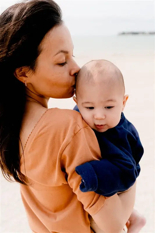 V-neck Nursing T-shirt "French Kiss"