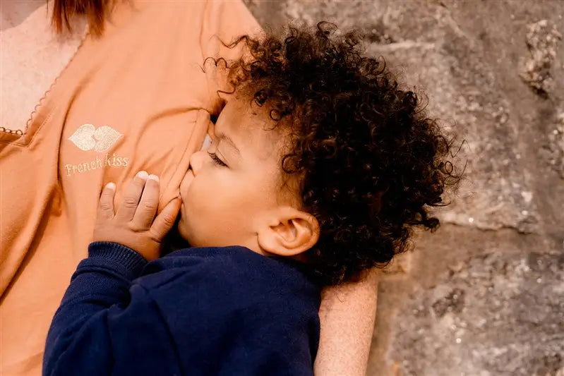 V-neck Nursing T-shirt "French Kiss"