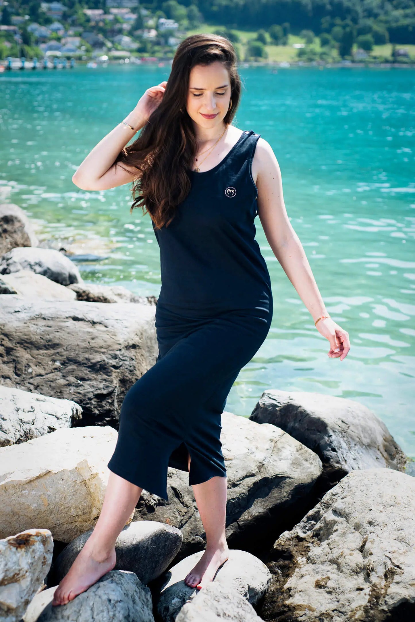 robe de grossesse et allaitement en coton bio bleu marine idéal pour le portage. collection maternité