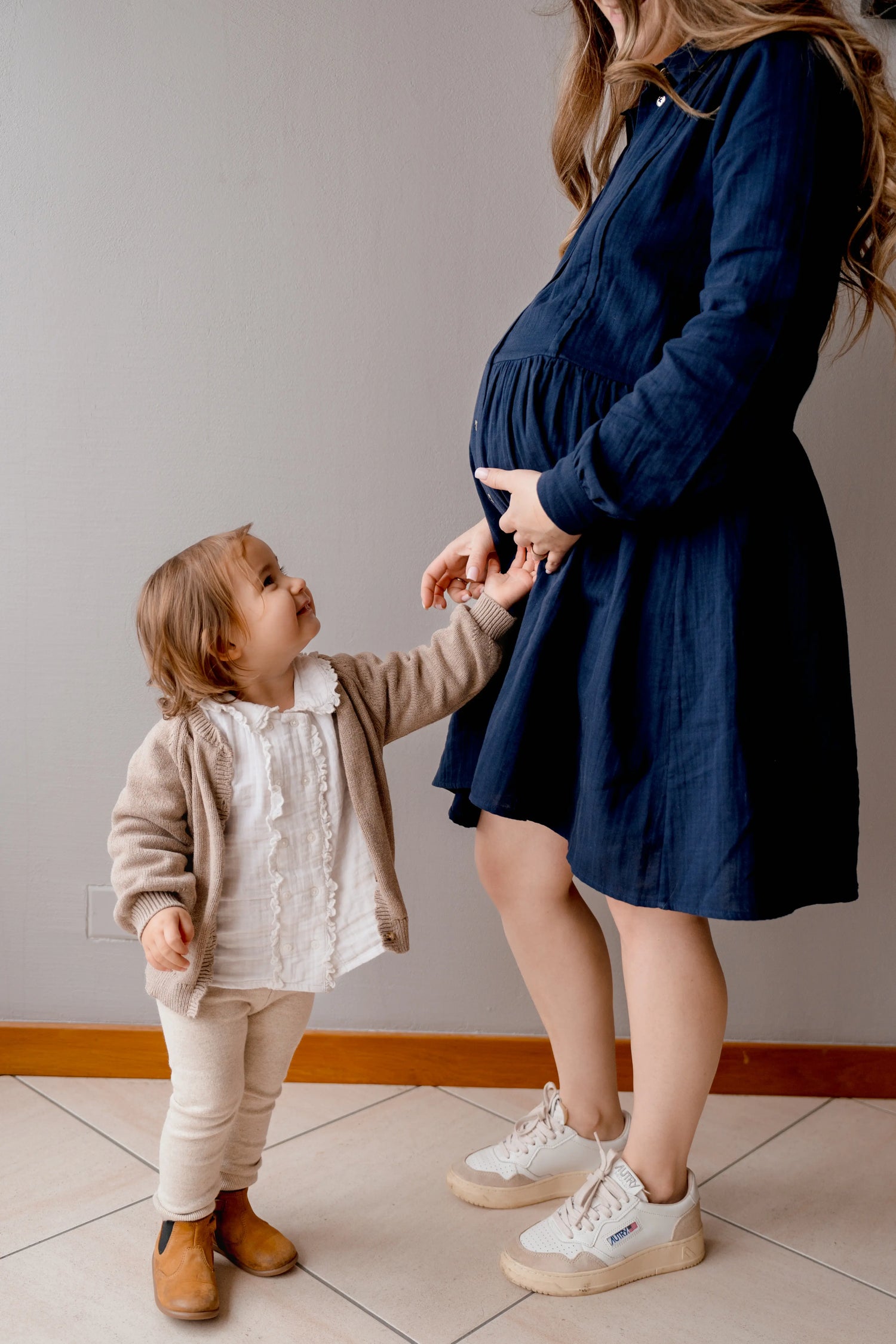 Robe de grossesse en gaze de coton à porter à toutes les étapes de votre maternité. Que ce soit pendant votre grossesse, votre allaitement et tout votre post-partum