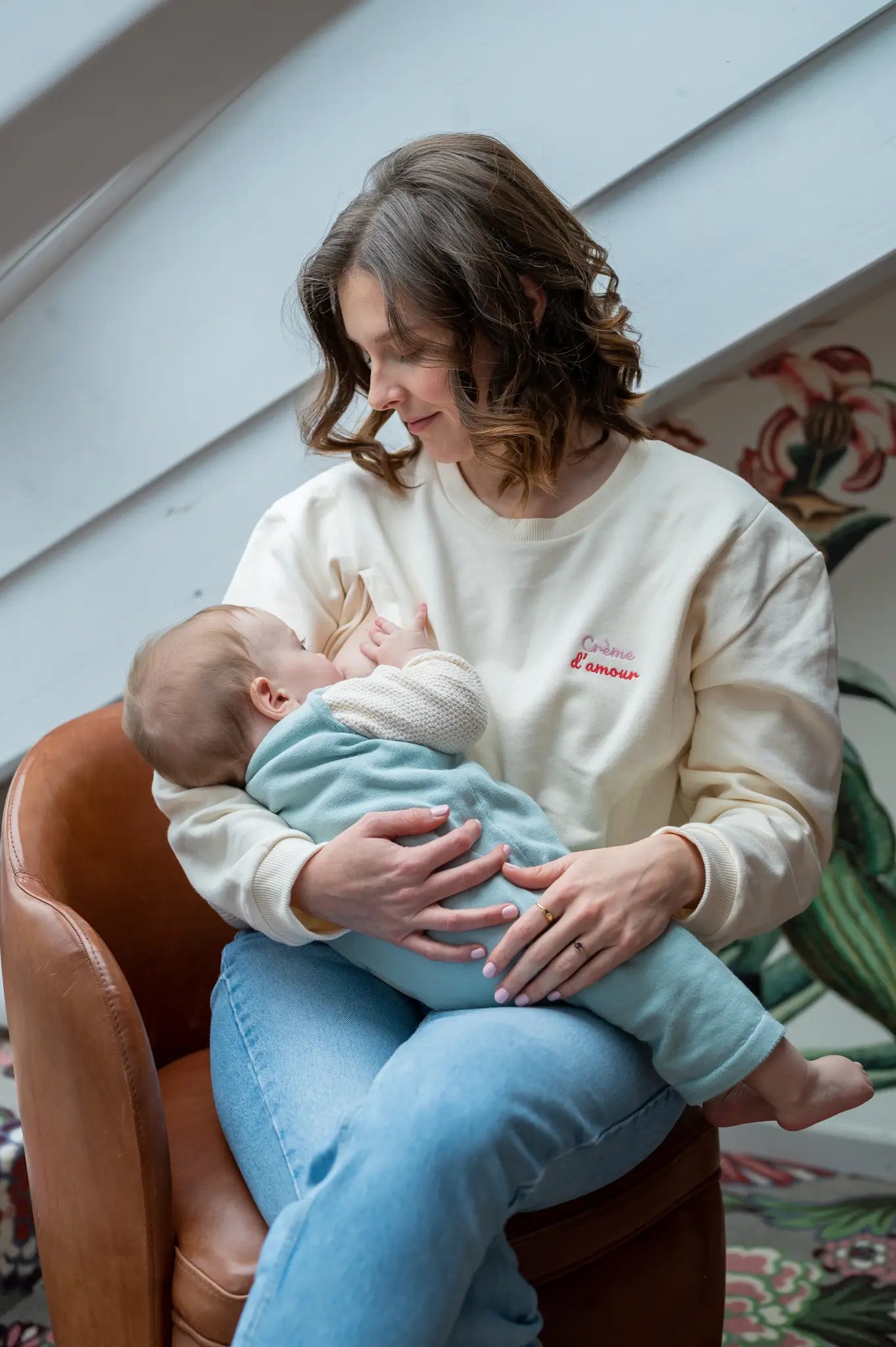 pull pour maman allaitement couleur crème avec une broderie au coeur et un molleton 100% coton super doux à l'intérieur.