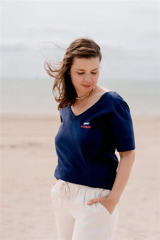 T-shirt d'allaitement col V dentelle en coton LIMKY avec ouverture zippées "Amour is French" 
