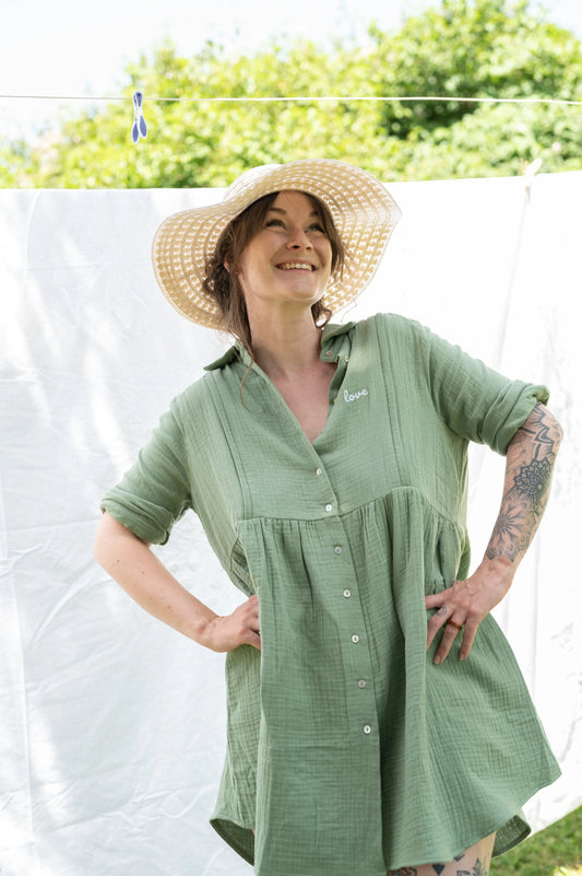 robe de grossesse et allaitement pour accompagner maman tout au long de sa maternité et allaiter partout tout le temps, avec une coupe ajustée et adaptée pour la femme enceinte