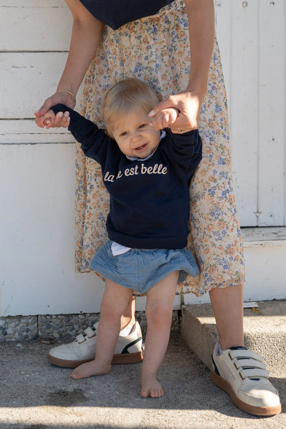 sweat enfant unisexe bleu marine, pour fille et garçon brodé "la vie est belle", matchy-matchy avec maman de 6 mois à 5 ans.