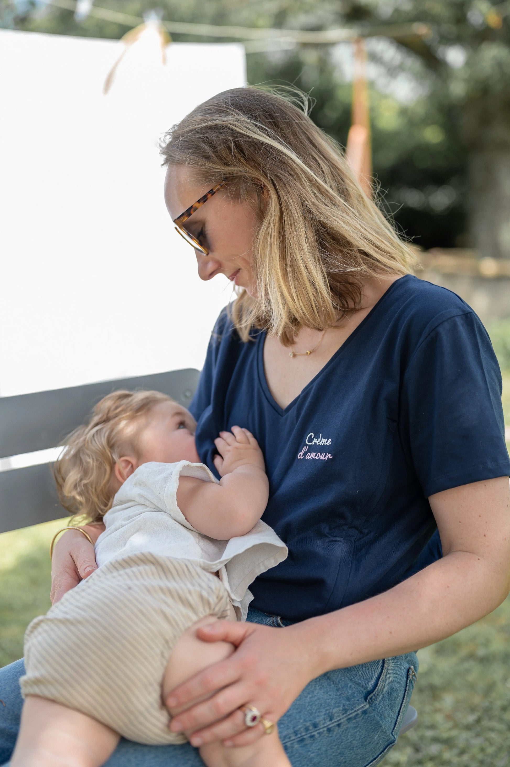 tshirt allaitement bleu marine crème d'amour avec zip pour allaiter bébé