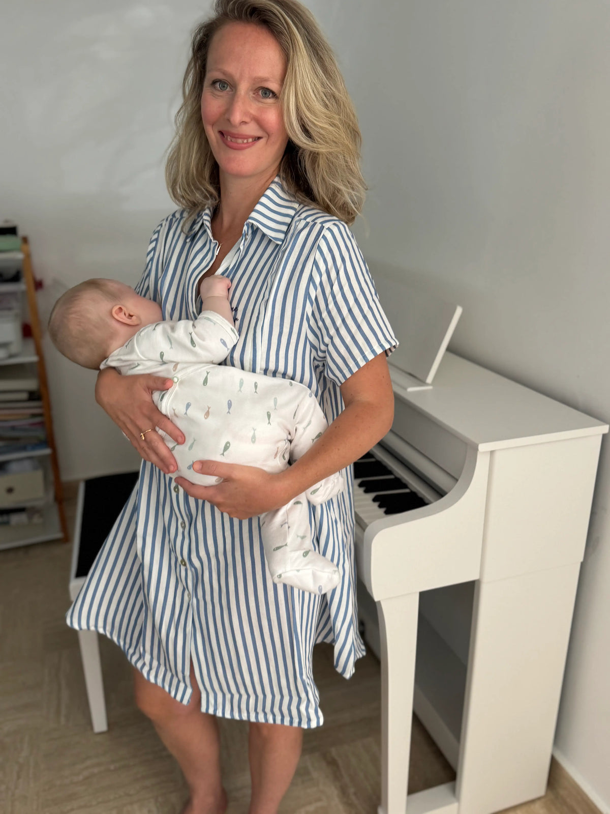 Robe Grossesse et Allaitement rayée bleu et crème.