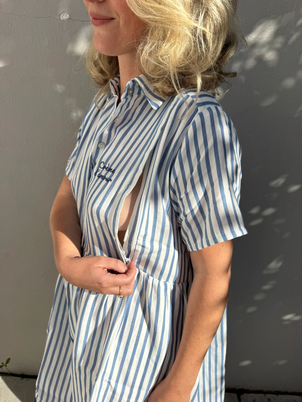 Robe Grossesse et Allaitement rayée bleu et crème.