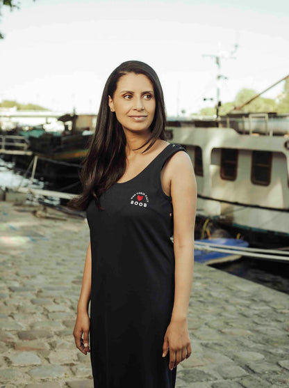 Robe longue de grossesse et allaitement en coton bleu marine de la marque LIMKY.
Une robe longue de maternité polyvalente qui habille les jeunes et futures mamans à chaque étape de leur maternité : grossesse, allaitement, post-partum.
Grâce aux boutons pression, discrets et faciles à ouvrir d'une seule main les mamans peuvent allaiter discrètement bébé. Elle possède une broderie au coeur "mon coeur fait boob". Une idée de cadeau de naissance idéale lors du baby shower !
