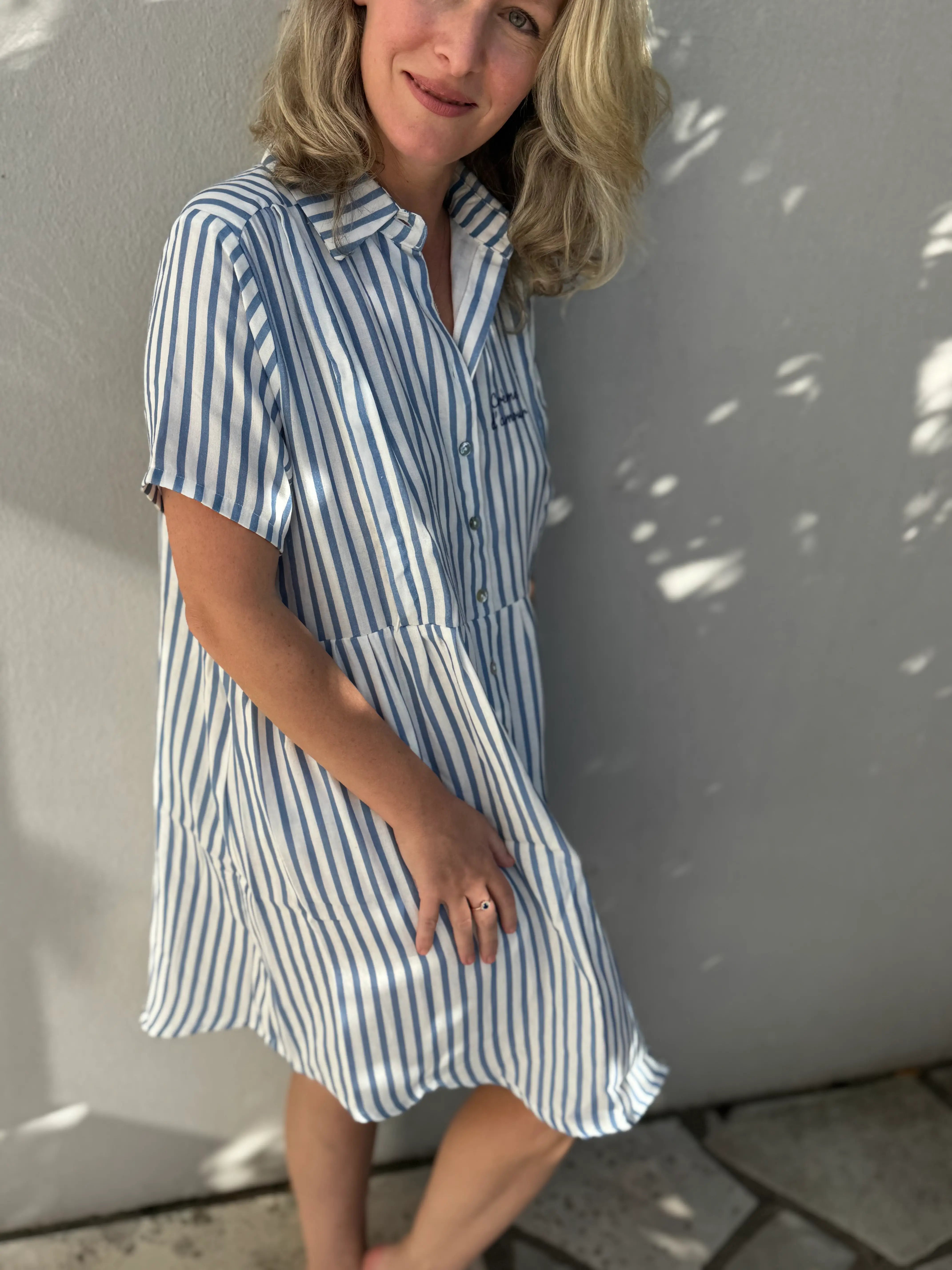 Robe Grossesse et Allaitement rayée bleu et crème.