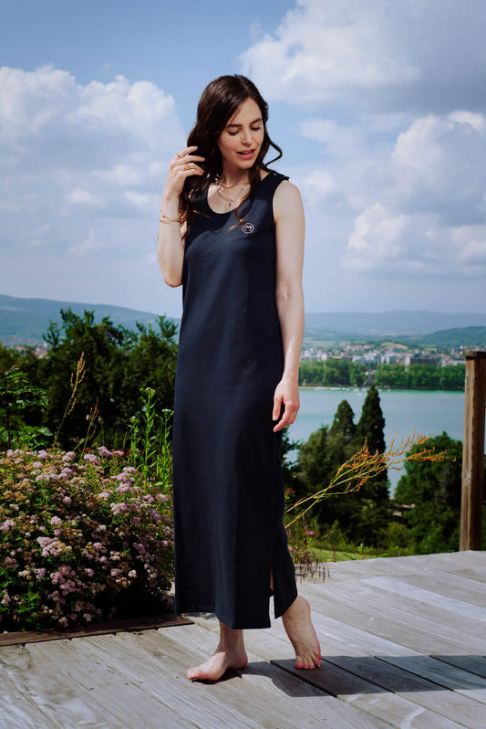 robe de grossesse et allaitement en coton bio bleu marine idéal pour le portage. collection maternité