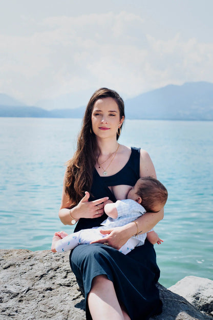 robe de grossesse et allaitement en coton bio bleu marine idéal pour le portage. collection maternité