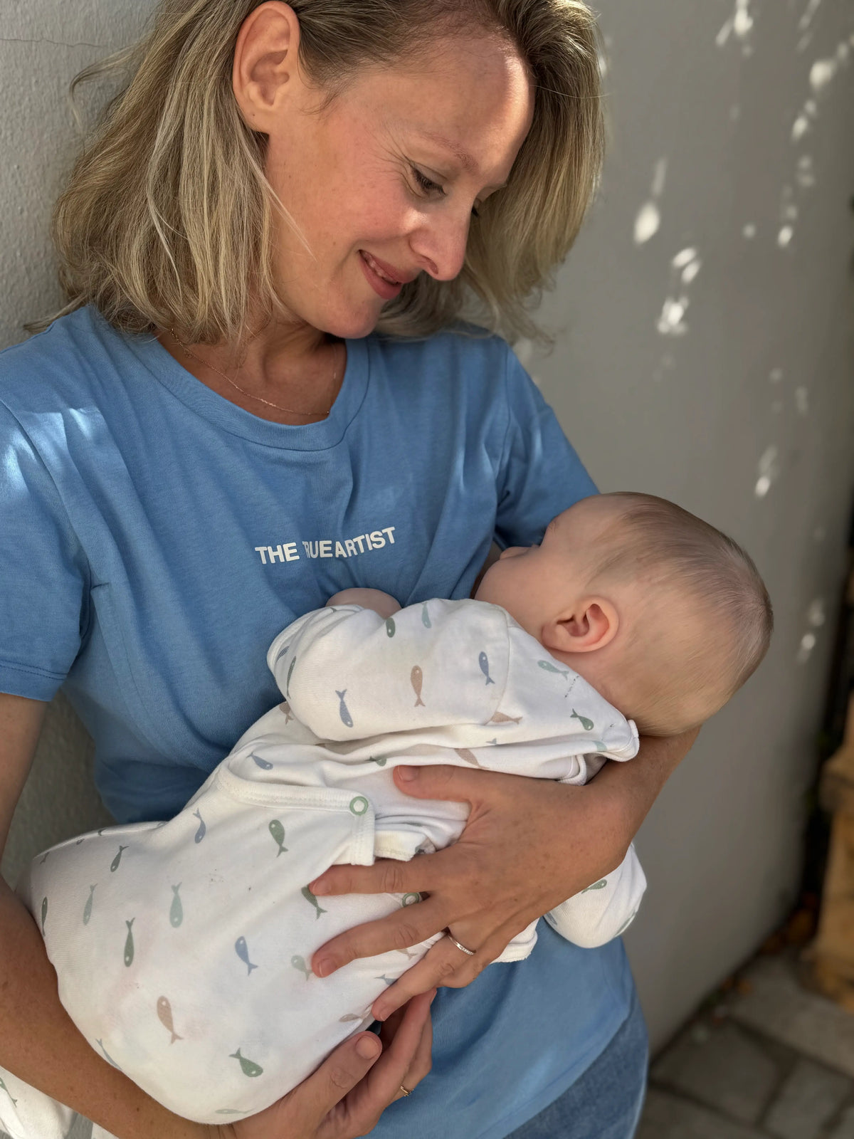 T-shirt d'allaitement en coton bleu ciel LIMKY avec ouvertures zippées