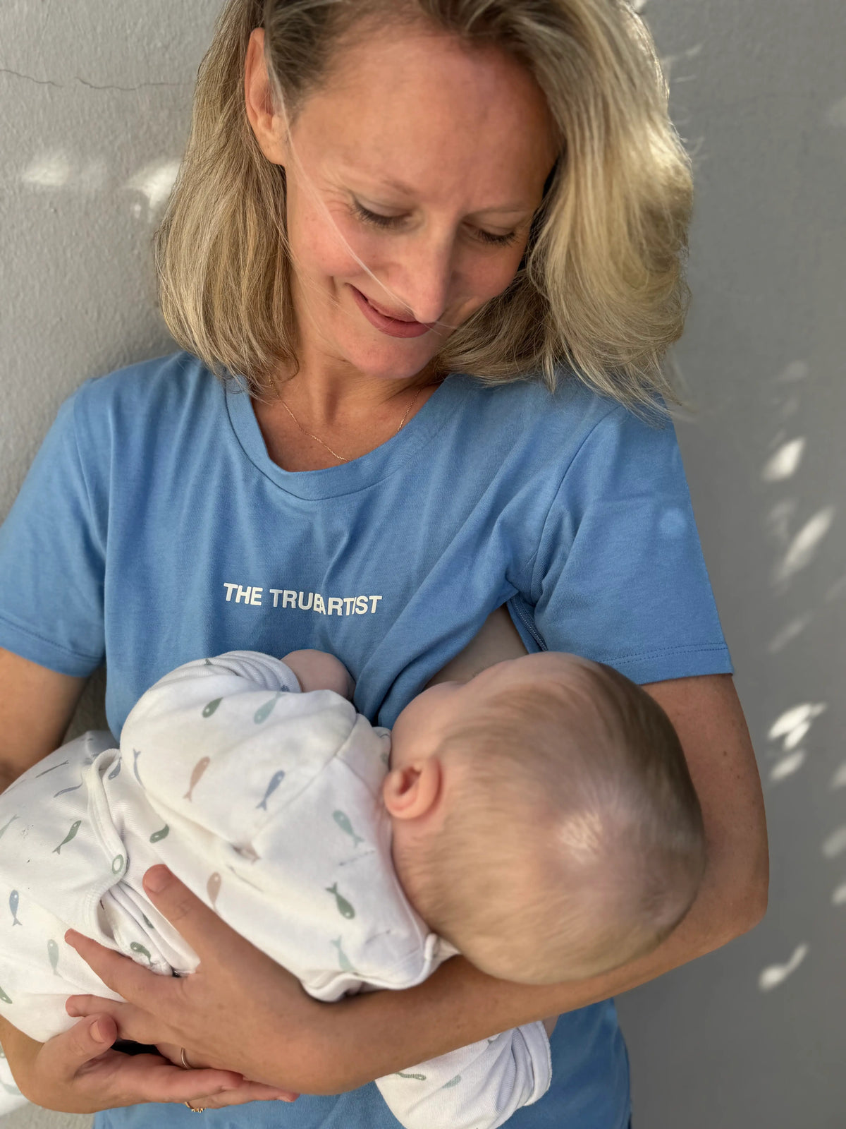 T-shirt d'allaitement en coton de la marque LIMKY